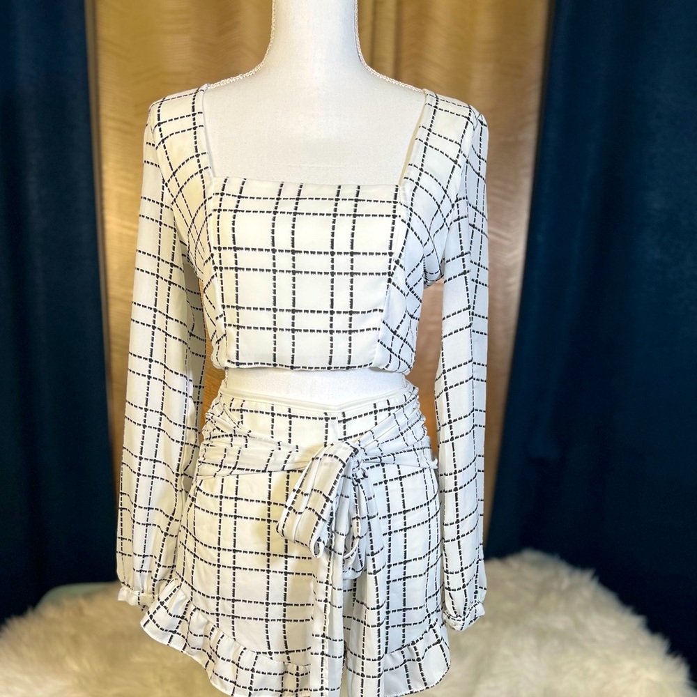 Crop top & top Shorts Set. Size small.